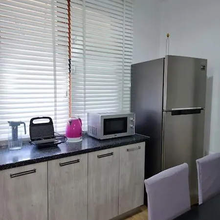 Zyli Apts, By Bunker Art 2 Museum, * 티라나