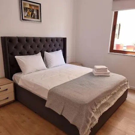 Zyli Apts, By Bunker Art 2 Museum, 아파트 티라나